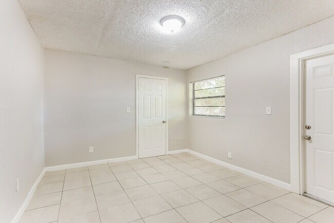 Building Photo - 2080 NW 5th Terrace