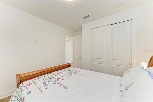 Building Photo - 18530 Midsummer Pl