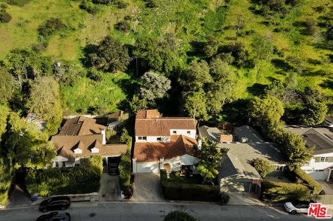 Building Photo - 1518 N Beverly Dr