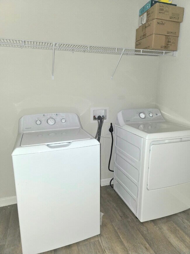 Building Photo - Burnston