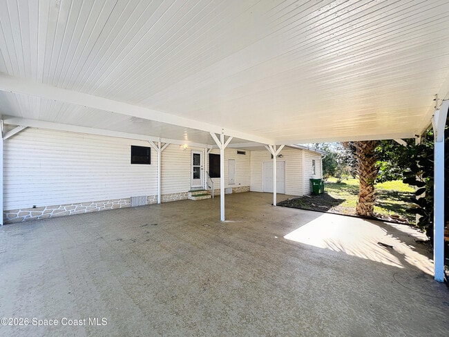 Building Photo - 909 Sequoia St