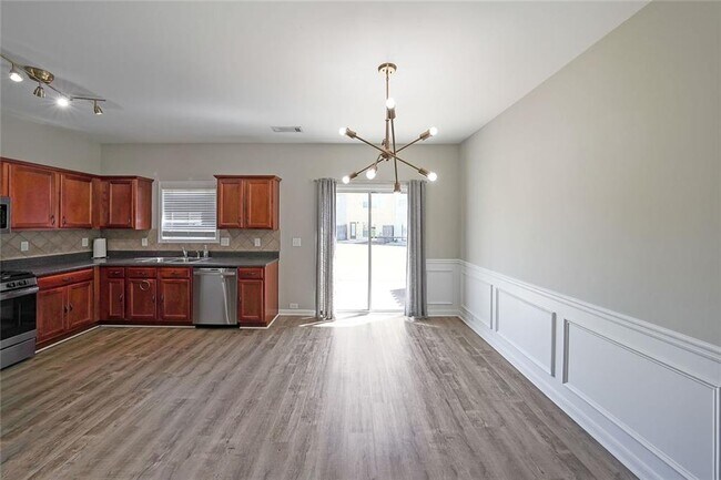 Building Photo - 2062 Lakeshore Overlook Dr