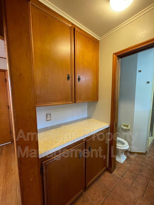 Building Photo - 2644 S Winston Ave