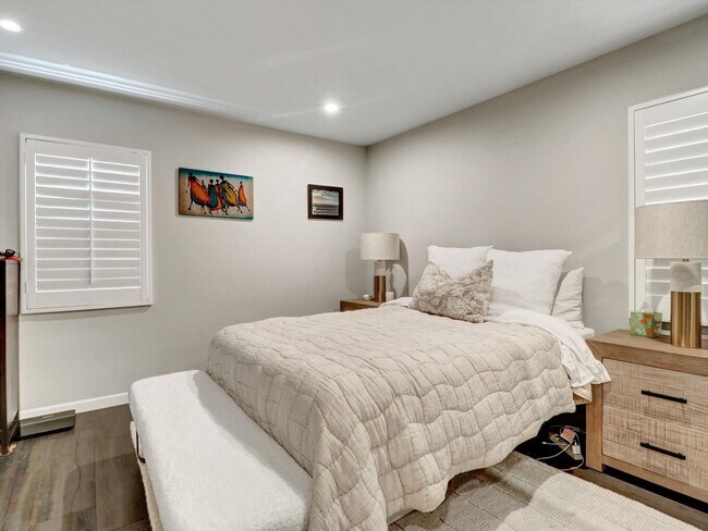 Building Photo - 5437 Coolidge Ave