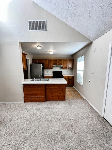 Building Photo - 6818 NW Willow Springs Dr