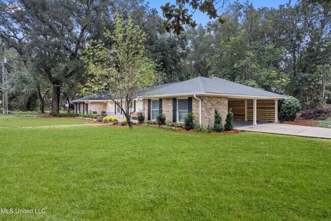 Building Photo - Beautifully Remodeled Home in Historic Gulf Hills, Golf Course Community!