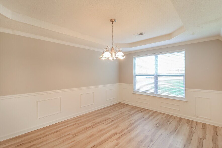 Building Photo - 5884 Bluegrass View