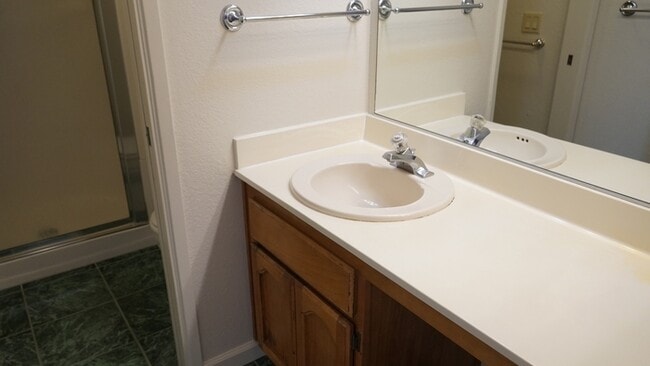 Building Photo - Charming 2 bedroom 2 bathroom home in the pocket area of Sacramento!