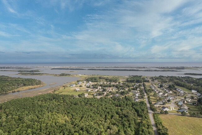 Building Photo - Coastal Elegance on a Spacious Corner Lot in Kings Harbor