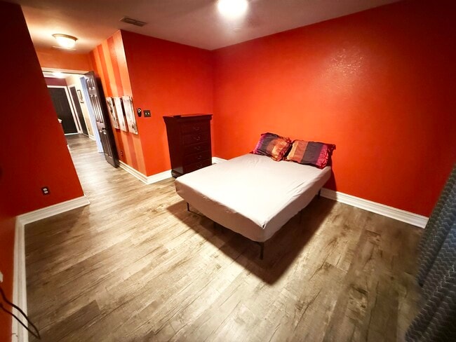 Building Photo - 1508 Crescent Hills Dr