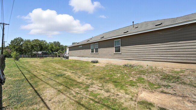 Building Photo - 305 N Kowald Ln