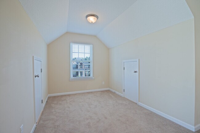 Building Photo - 678 Red Oak Ln