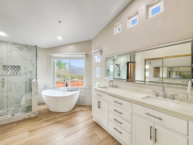Building Photo - Spacious & Upgraded 4 Bedroom, 3 Bath Home...