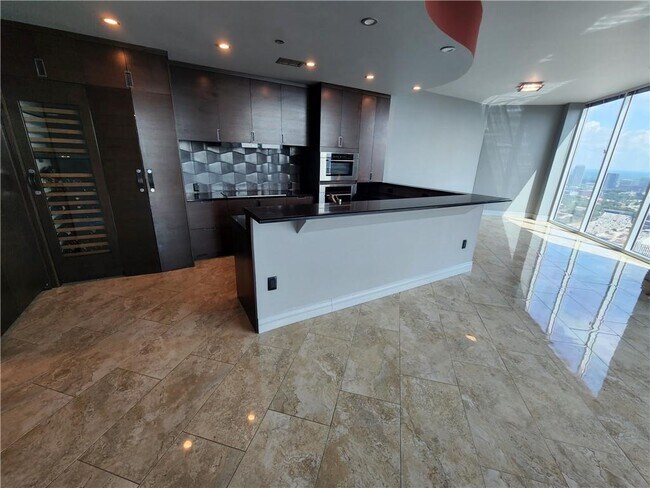 Building Photo - 400 W Peachtree St NW