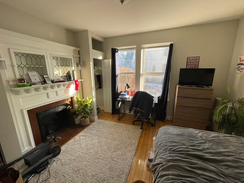 Primary Photo - 11 Linden St