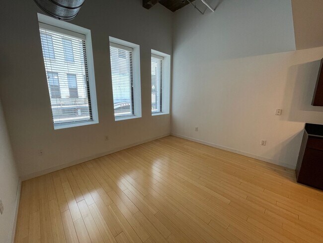 Building Photo - 239 5th Ave N