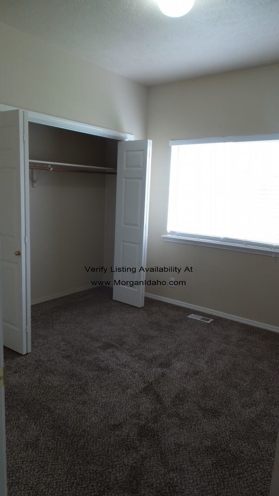 Building Photo - 2-car garage, mowing included, convenientl...