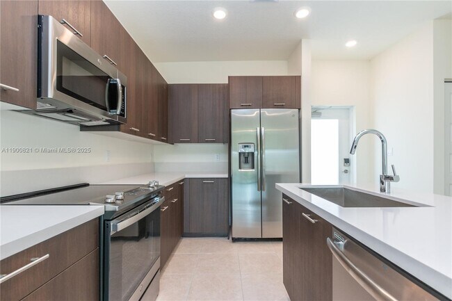 Building Photo - 4640 NW 84th Ave