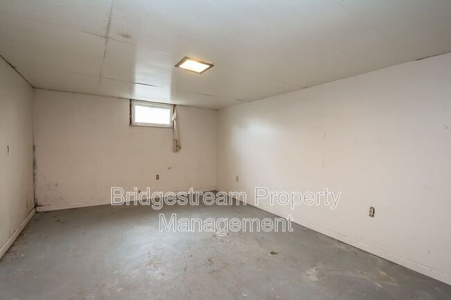 Building Photo - 708 Winston Dr