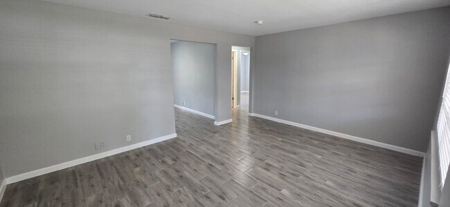 Building Photo - 5657 Struthers Ct