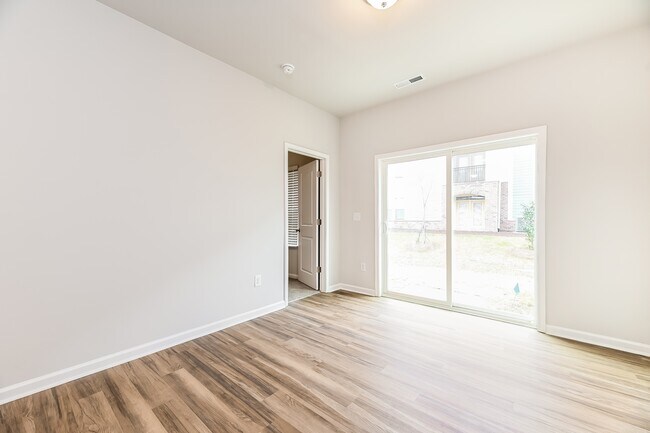 Building Photo - 7255 Bellacroft Dr