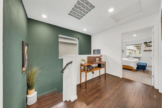 Building Photo - 6001 San Rafael Ln