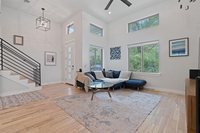 Building Photo - 2711 Willow St