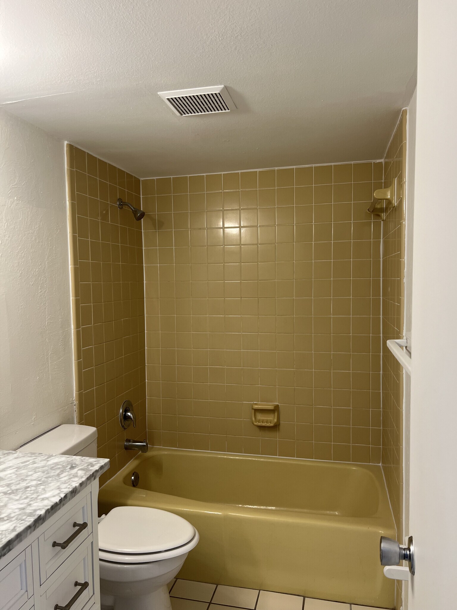 Bathroom - 1135 Southdale Rd