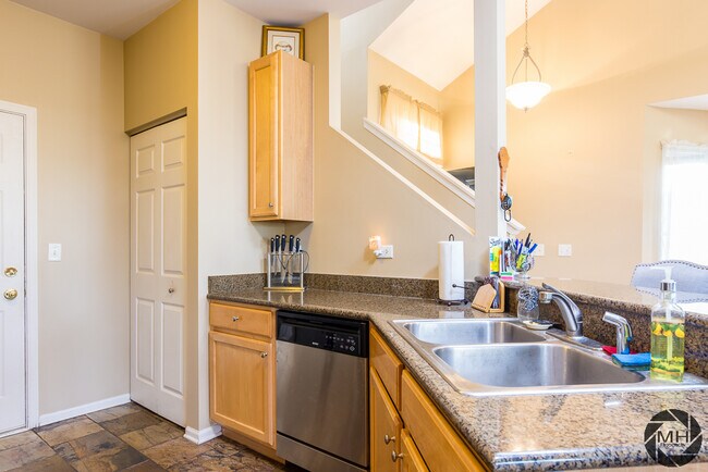 Building Photo - 577 Pinebrook Dr