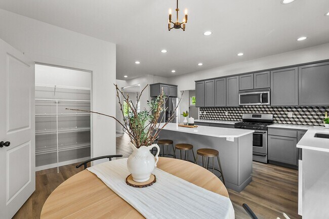 Building Photo - ? Spacious Snohomish Home with Luxury Features & Room to Live! ?