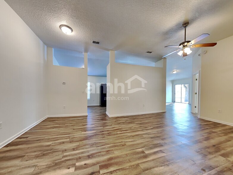 Building Photo - 201 Marisco Way