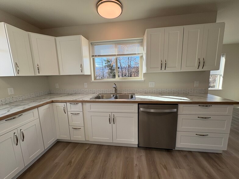 Building Photo - 2210 Arden Ct N