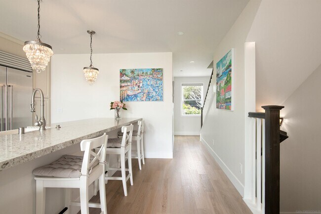 Building Photo - 298 Playa Del Sur St