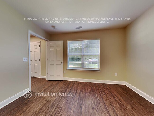 Building Photo - 1303 Oakshade Ave