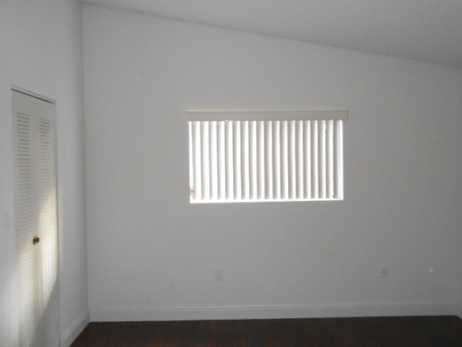 Building Photo - 2B/2B
