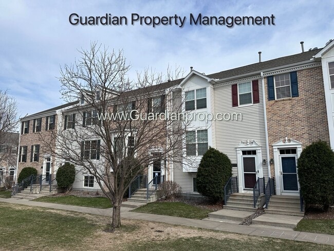 Building Photo - Spacious Eden Prairie Town Home, 2 Car Garage, Primary, 4 Baths, Fireplace