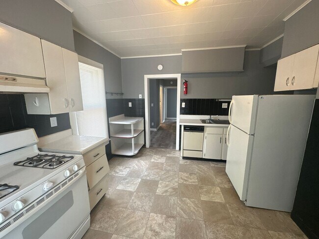 Building Photo - 418 Dunbar Ave