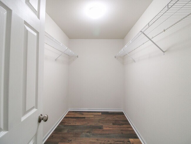 Building Photo - Modern and updated home in desirable East ...