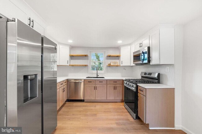 Building Photo - 4 Walnut St