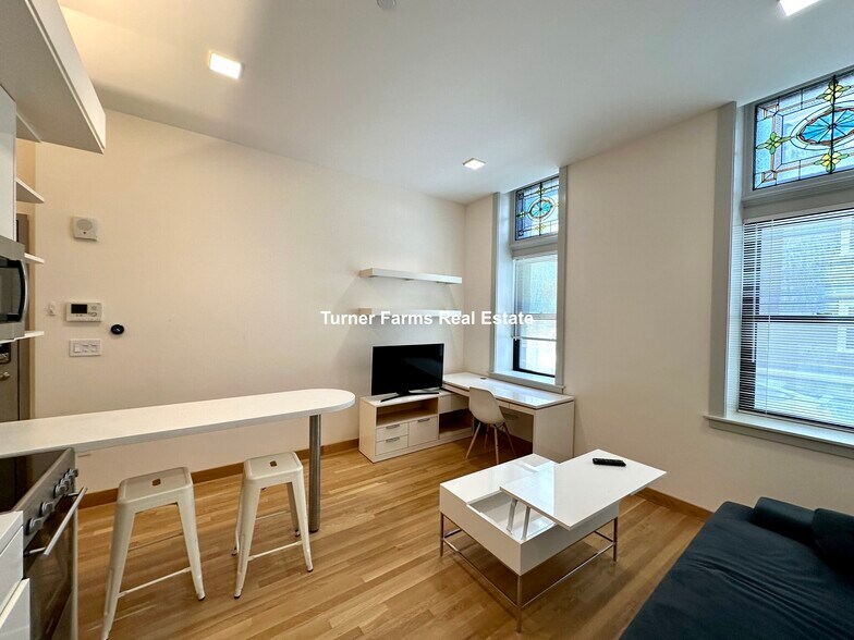 Building Photo - 15 Mount Auburn St
