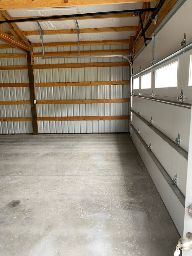 Building Photo - New 3 bedroom, 2 bath home
