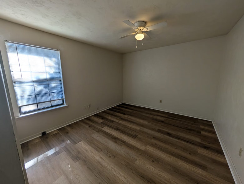 Building Photo - 1736 Augustine Pl