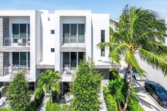 Building Photo - 4051 NW 17th Ave