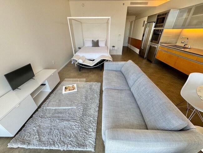 Building Photo - BEAUTIFUL, TURN-KEY HIGH-FLOOR CONTEMPORAR...