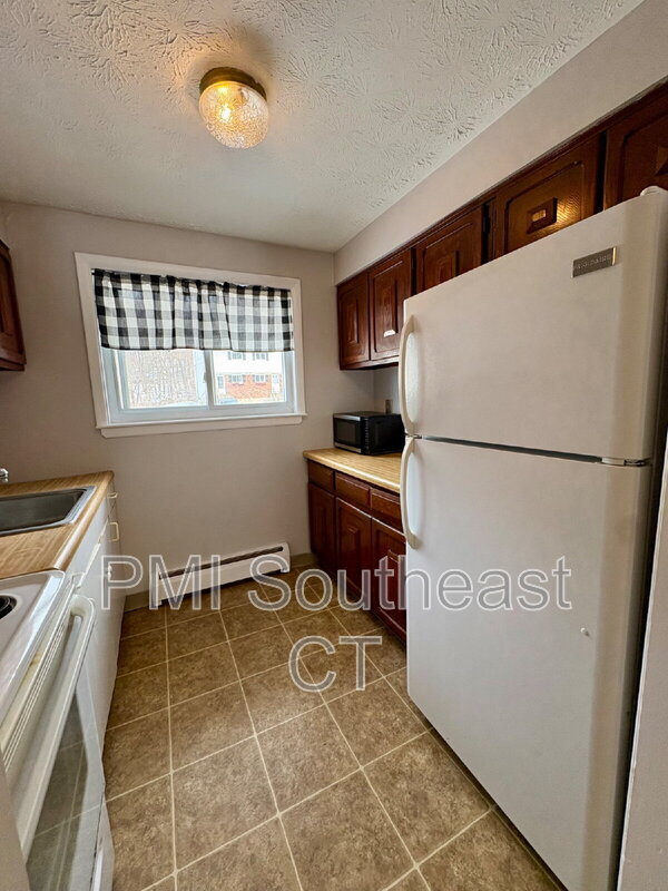 Building Photo - 127 Woodland Dr