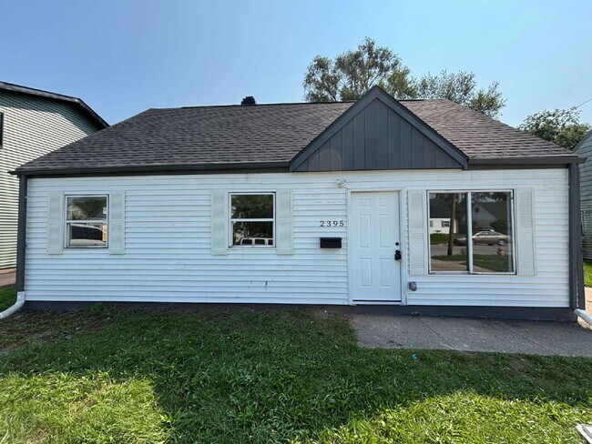 Primary Photo - "Spacious 5-Bed Oasis with 2 Baths in Gary...