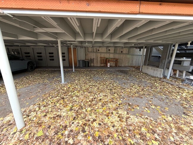 Building Photo - Stunning 2 Bed 1 Bath Condo Close to Downt...