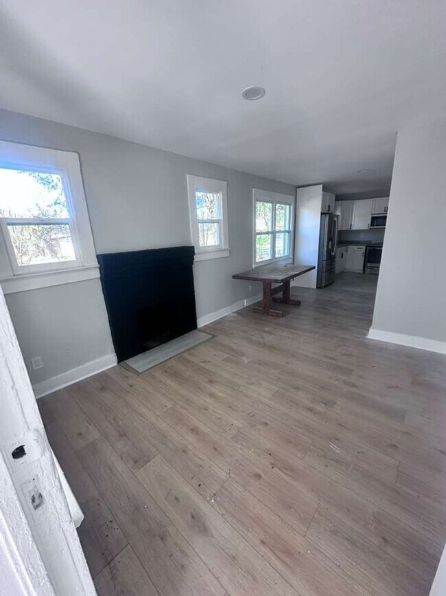 Building Photo - ***TWO WEEKS FREE*** Charming 2BR Home for Rent in Jacksonville – Prime Investment Opportunity!