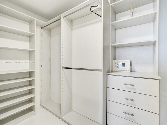 Building Photo - 16385 Biscayne Blvd