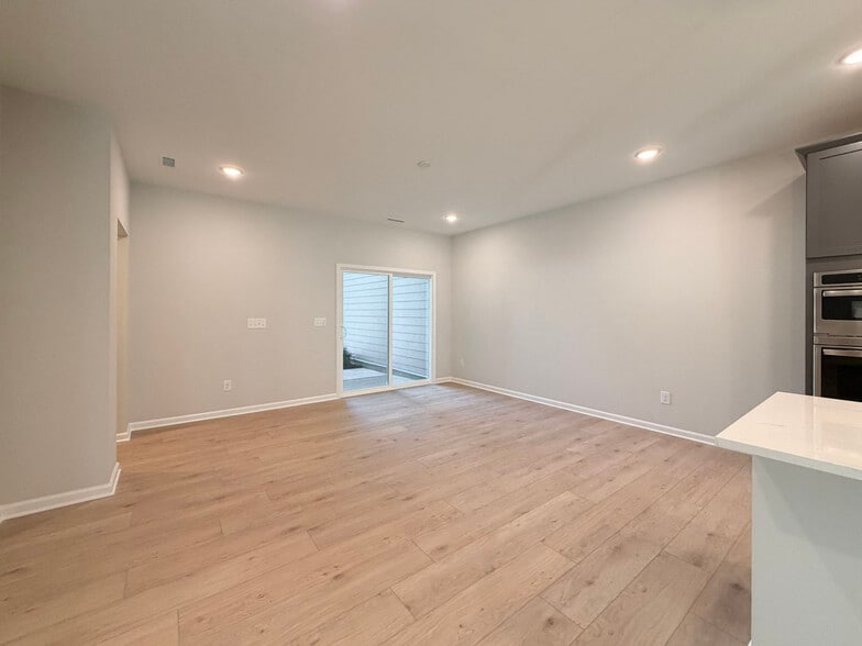 Building Photo - 2459 Englemann Dr